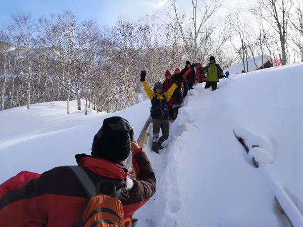 踏長(zhǎng)白“粉雪”穿長(zhǎng)白林海線路開通